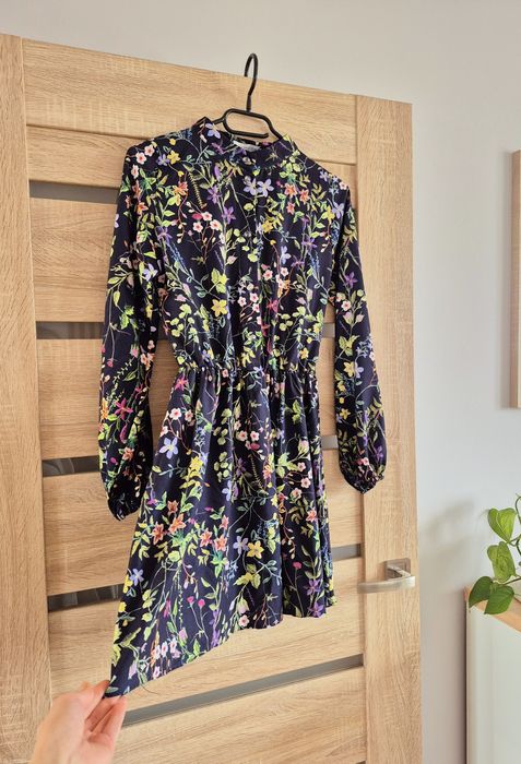 Zjawiskowa sukienka XS 34 w kwiaty długi rękaw na komunię okazję