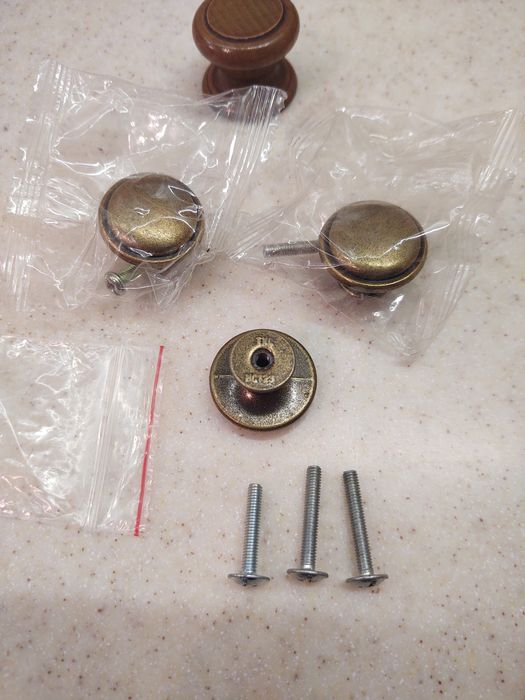 Ручки для мебели и дверей.