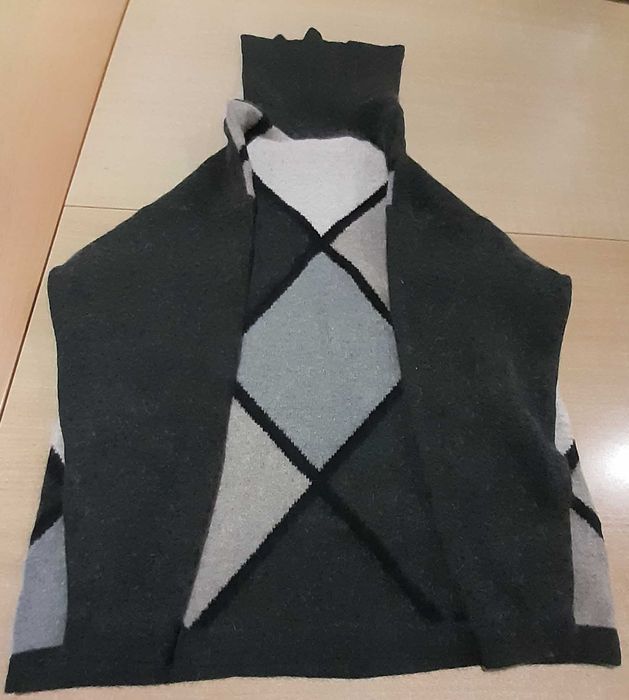 Sweter w dużą krate