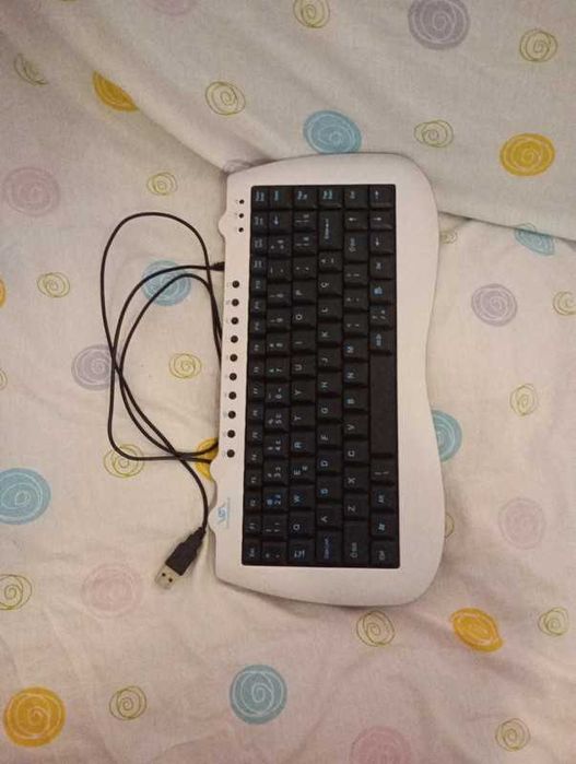 Teclado com entrada usb442992352350720004