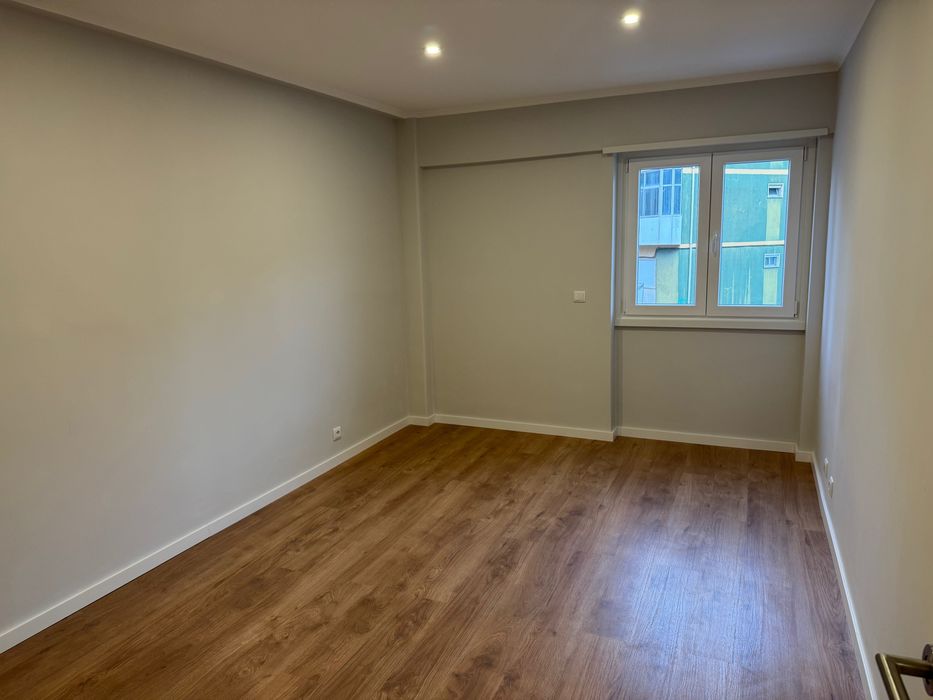 Apartamento T2 completamente remodelado em Casais de Mem Martins