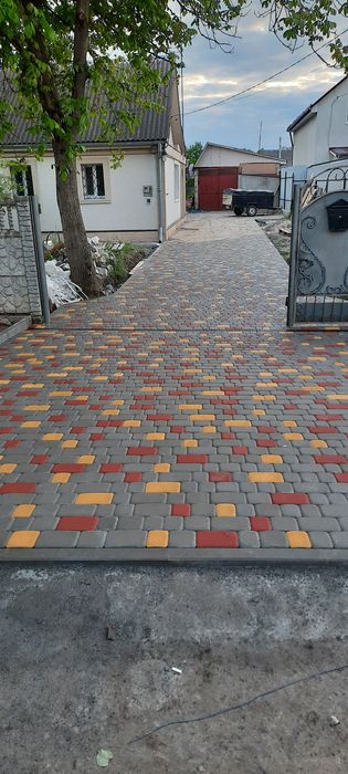 Укладка,тротуарної плитки бруківки.