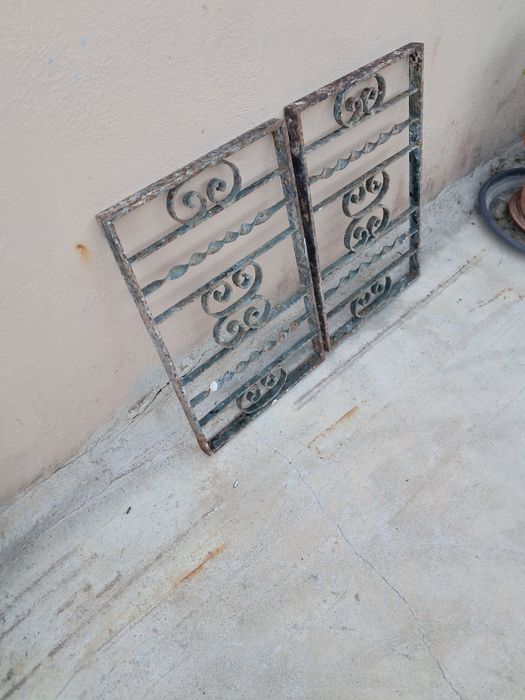 Grade em ferro forjado.