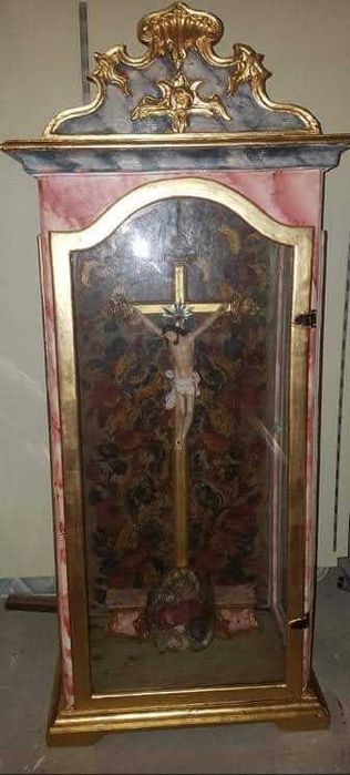 Oratório Antigo com um nicho trabalhado