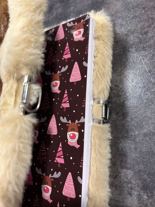 Puchaty notesik z reniferkiem, klodka