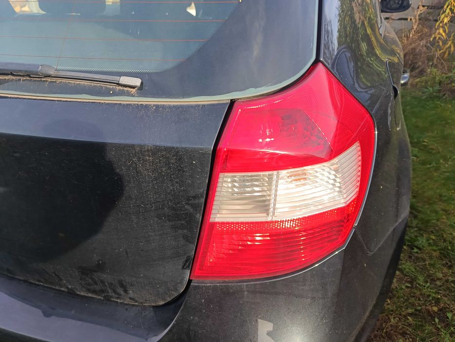 BMW SERIA 1 E87 PRZED LIFT lampa tyl tylna prawa