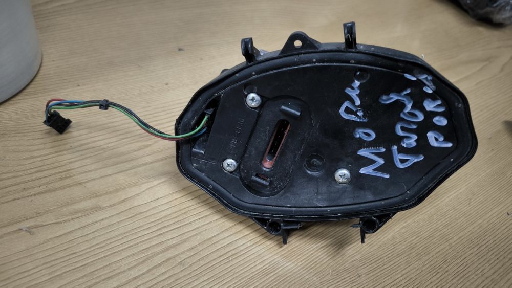 Módulo dum farol de um Porsche