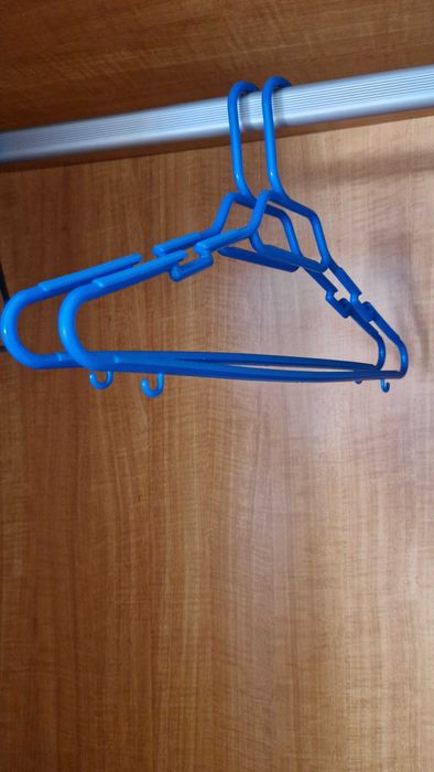 Conjunto 14 cabides cores diversas de plástico
