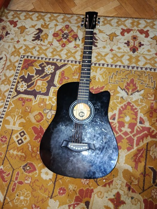 Гітара з чохлом.