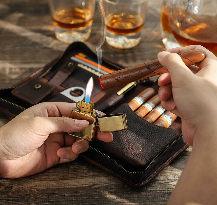 Estojo organizador de charutos personalizado em pele de bovino.