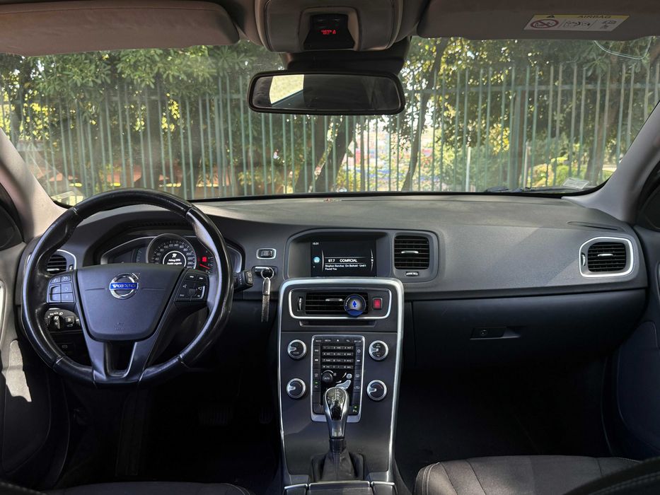 Volvo V60 1.6D Geartronic (auto)