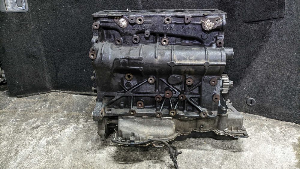 Блок мотору пенек CVCA 2.0 TDi Volkswagen Passat Пассат 2015