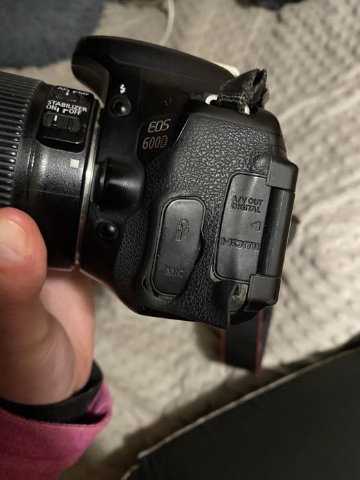 Дзеркальна камера Canon 600d