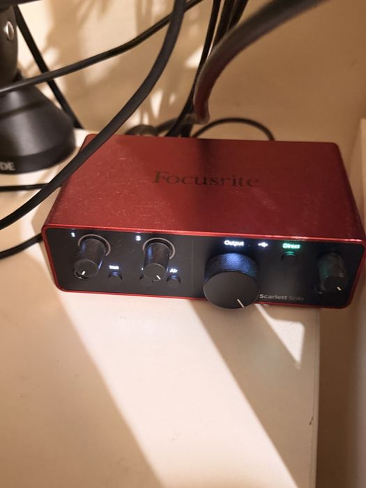 Shure sm7b , suporte microfone rode PSA1 , e interface de audio focusrite 3rd Gen.