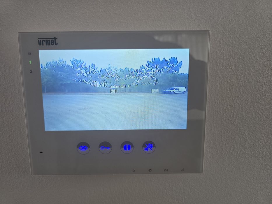 Videoporteiro Wi-Fi Urmet com 2 Monitores | Como Novo - Entrego em Maos