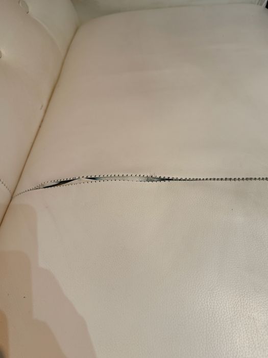 Biała skórzana sofa z fotelem