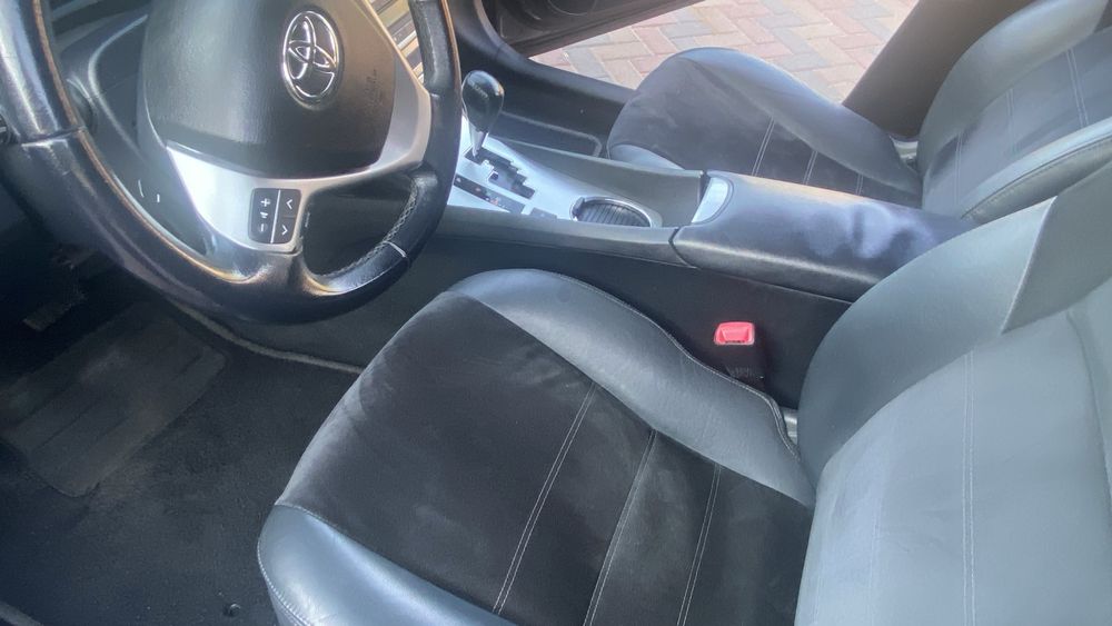 Продам тойота авенсис т27 автомат универсал 2013гв дизель 2,23