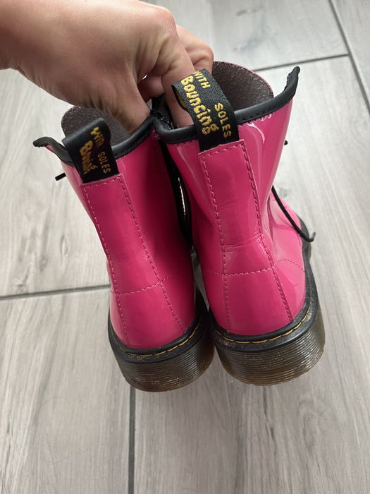 Różowe Dr Martens