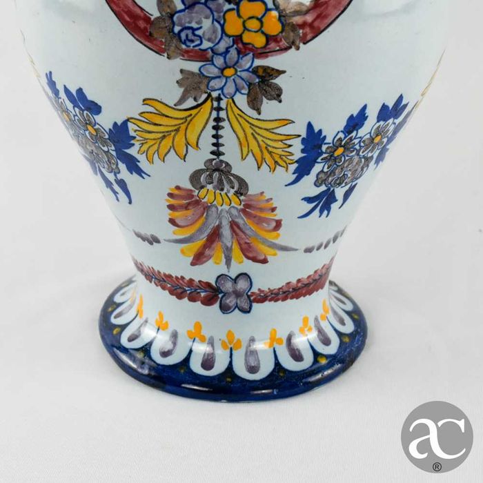 Grande jarra em Faiança Senhor do Além, ano 1908