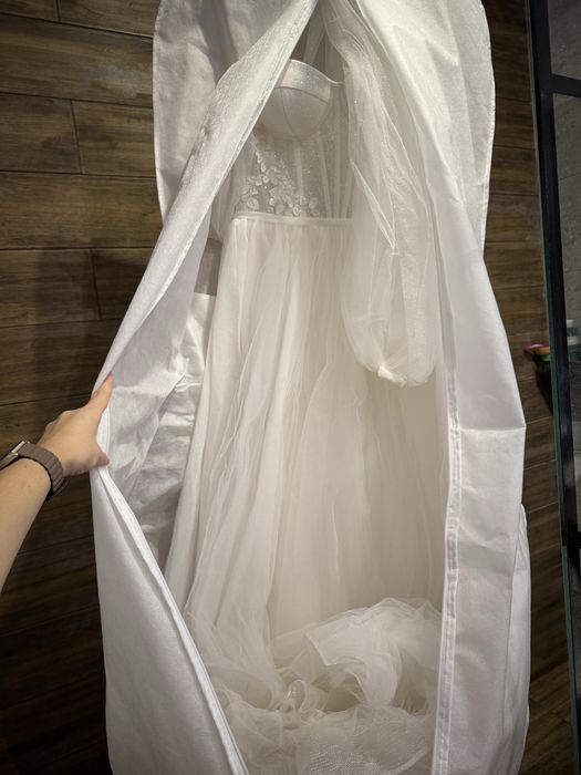 Весільні сукня А сілует