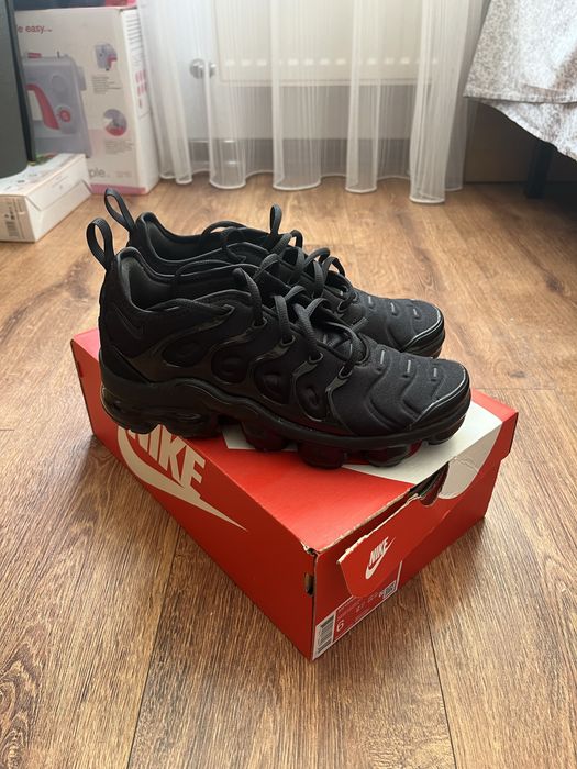Кросівки жіночі Nike air vapormax plus 38.5 розмір оригінал