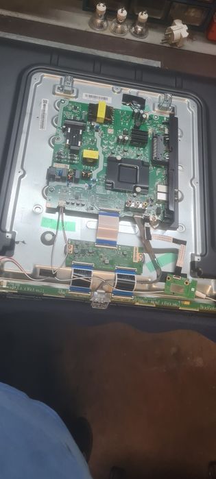 Smartv Hisense 43E7NQ ecran partido restaurante pecas boas