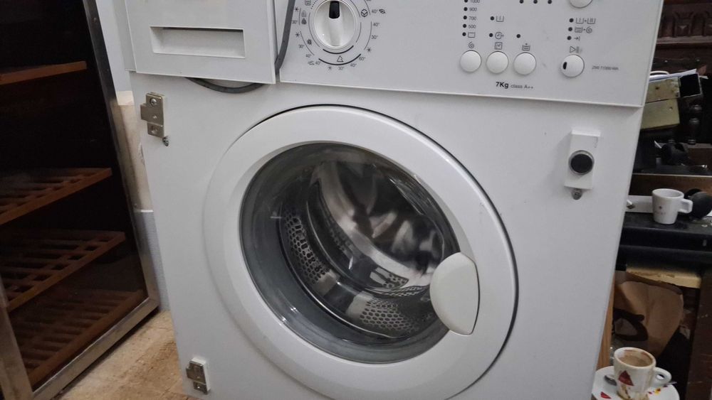 Maq. Lavar roupa encastrar