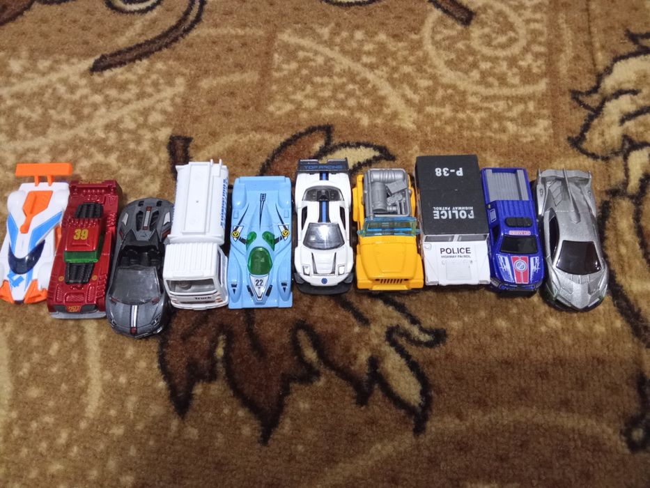 Машинки колекція і поїзд.