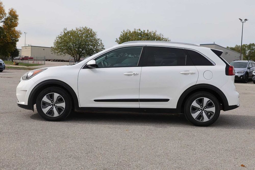 Kia Niro LX      2018