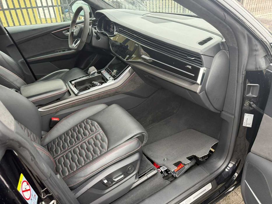 samochód audi rsq8 pakiet carbon bezwypadkowy