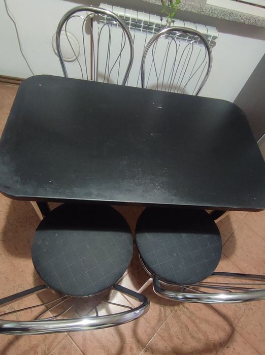Komplet kuchenny/Stół + 4krzesla