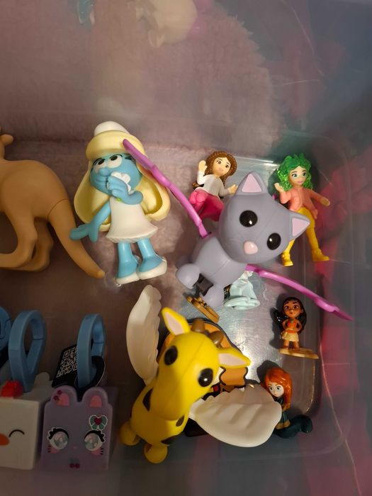 bonecos McDonald's e Kinder