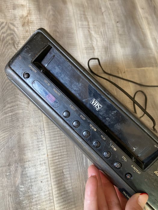 Продам касетний відеомагнітофон. Бу. Робочий.