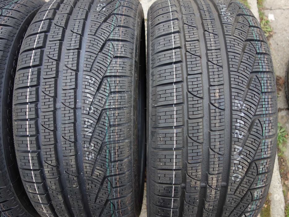 Opony Zimowe 235/40/19 Pirelli Nowe 4 Sztuki