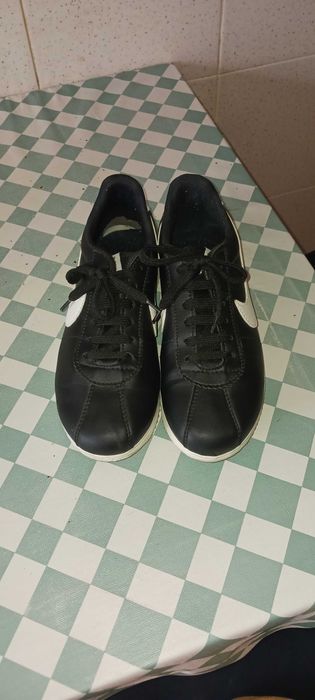 Ténis Nike pretos e brancos!!!