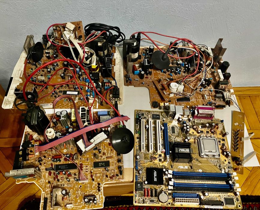 Платы с радиоэлементами