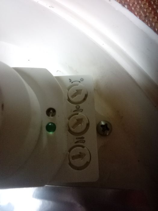 Plafon z mikrofalowym czujnikiem ruchu