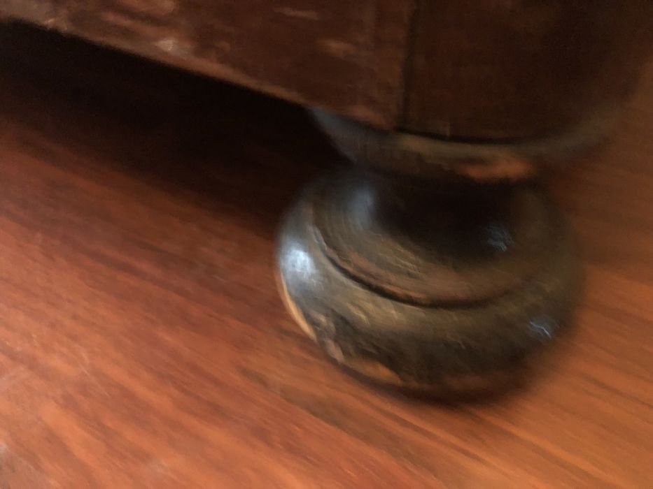Comoda secular com pedra mármore.