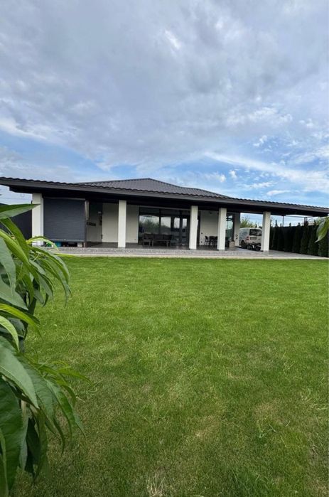 Розкішний будинок в сучасному стилі