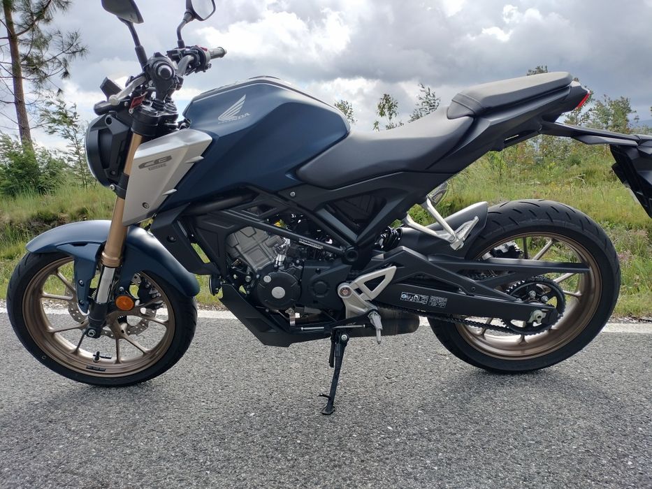 Honda CB 125r impecável