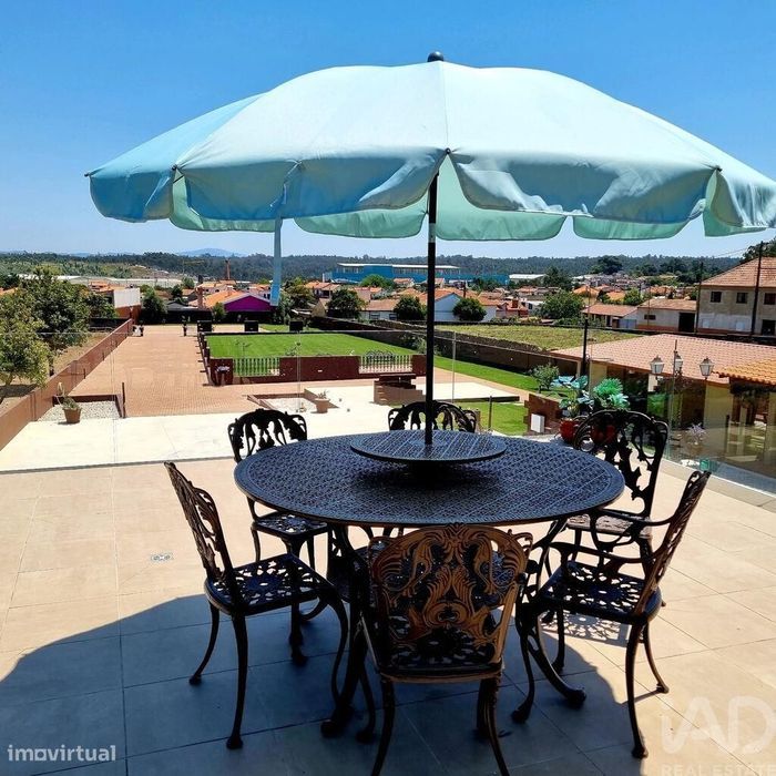 Moradia isolada T7 em Oliveira do Bairro de 850 m2