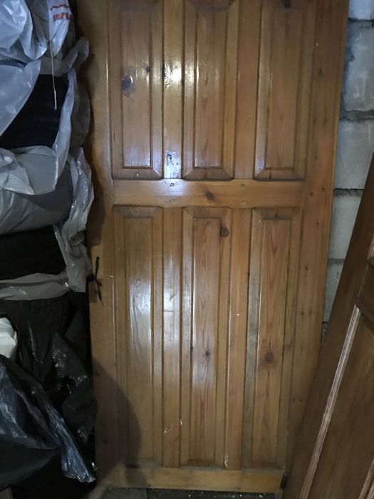 Продам двері матеріал сосна