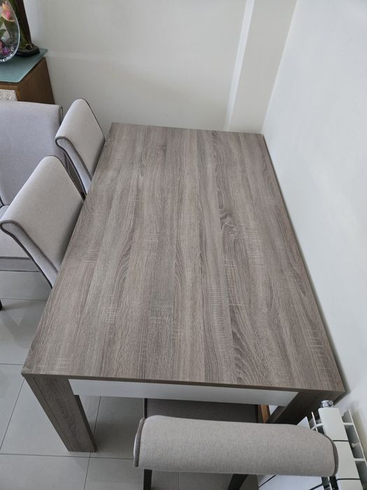 Mesa de sala com 4 cadeiras