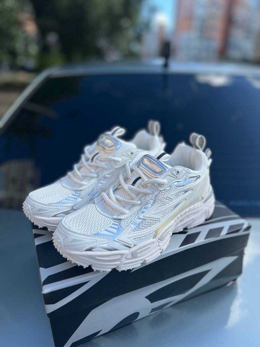 Продам кросівки Off-White "Be Right Back"