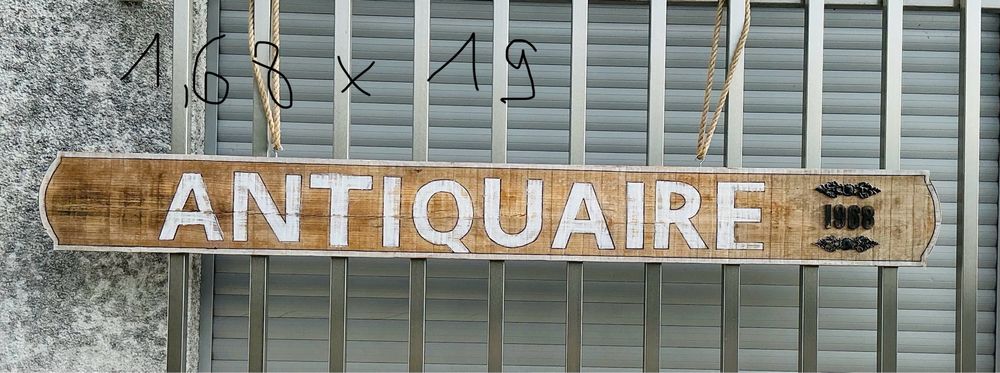 Placa de maseira de loja de antiguidade