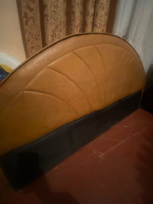 Узголовє до дивана