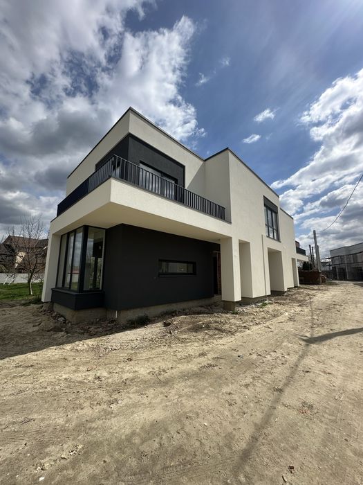 Стильний дуплекс на здачі в селі Угорники, міські комунікації розтермінування до 27 року