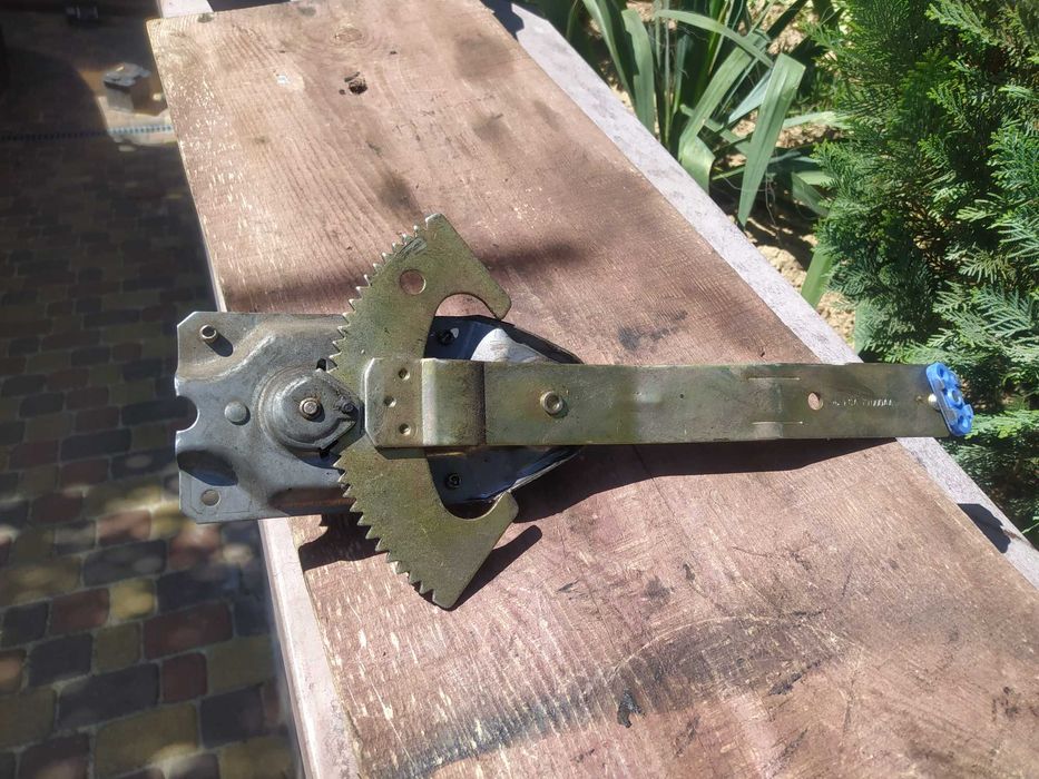 Склопідйомник механічний задній лівий правий Фієста Fiesta МК