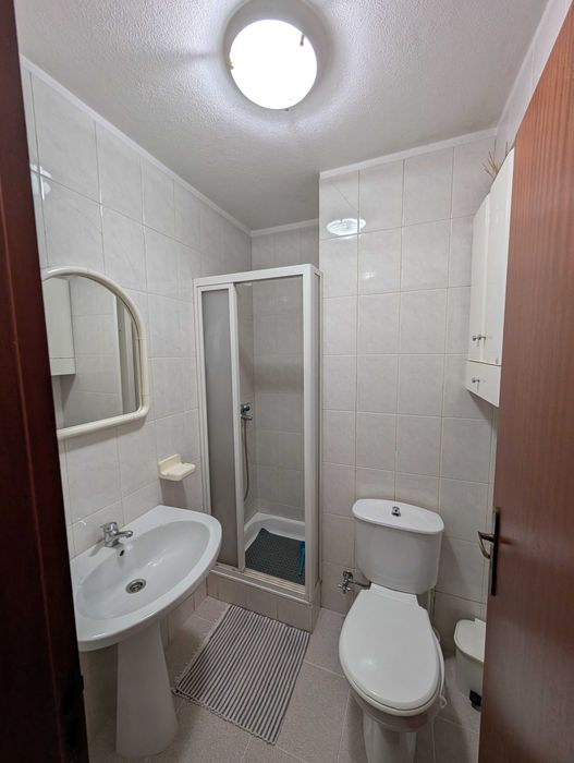 Quarto espaçoso para alugar a rapariga estudante da Universidade de Aveiro.