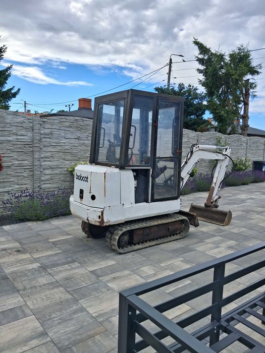 Minikoparka Bobcat x220, caterpillar cat liebherr jcb new holand